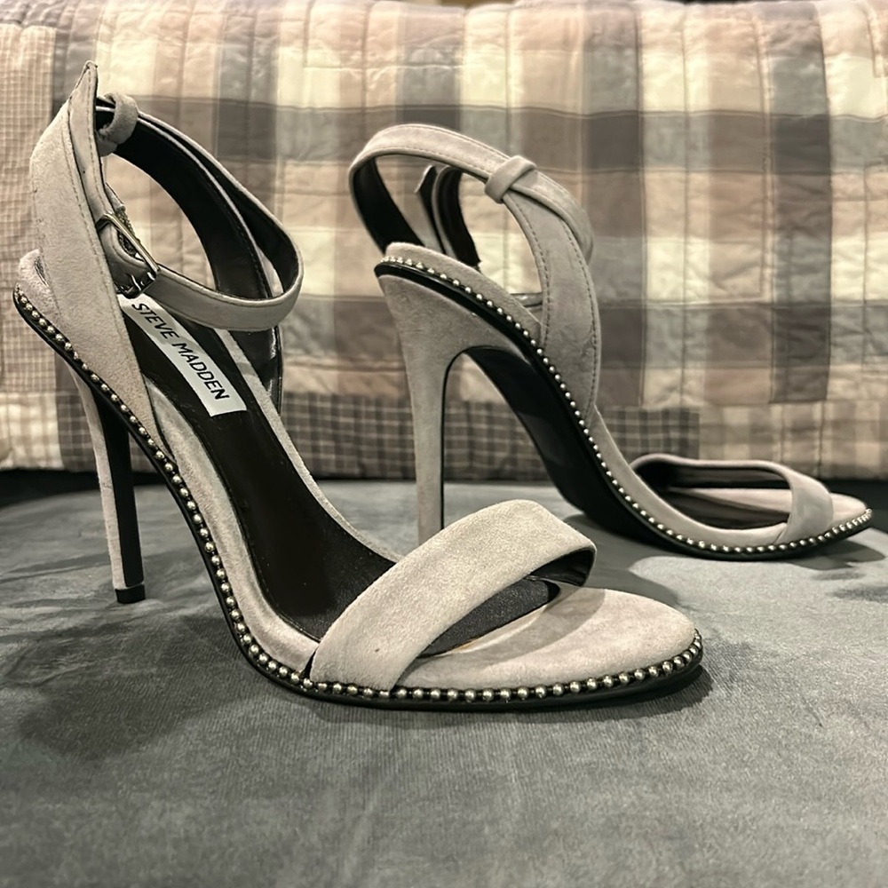 Steve Madden- Size 7-1/2 Gray high heel sandals